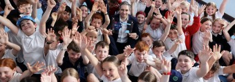 Minister Simon Harris TD with teachers and pupils at Kilmacanogue National School