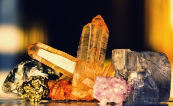 In this picture there are many different crystals that are different shapes and different colours.